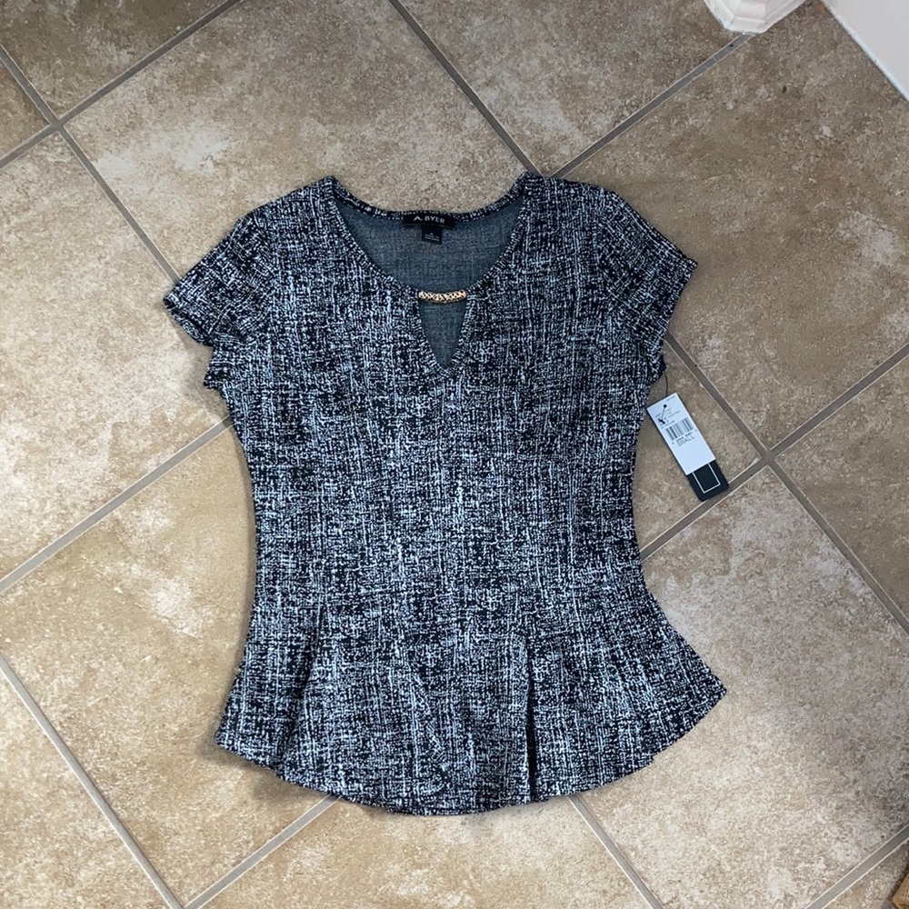 A. Byer career top size small black and grey digital print